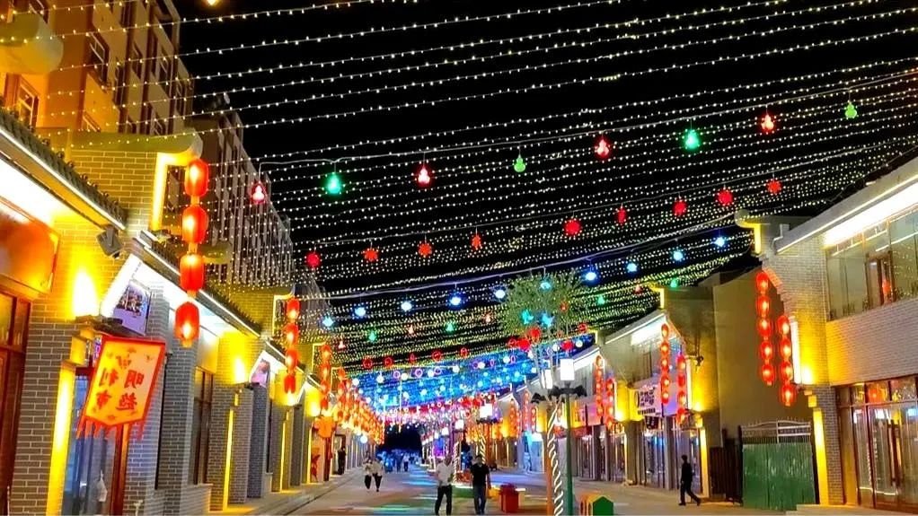 （山丹县和谐彩虹街美食云集）