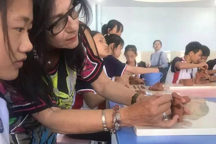 国外艺术家来校进行国际陶艺课程交流