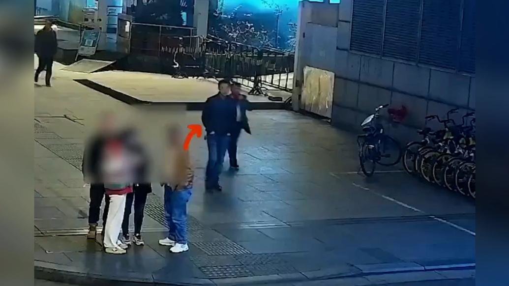 “老婆你等一哈”！民警接妻子下班顺手抓了个贼