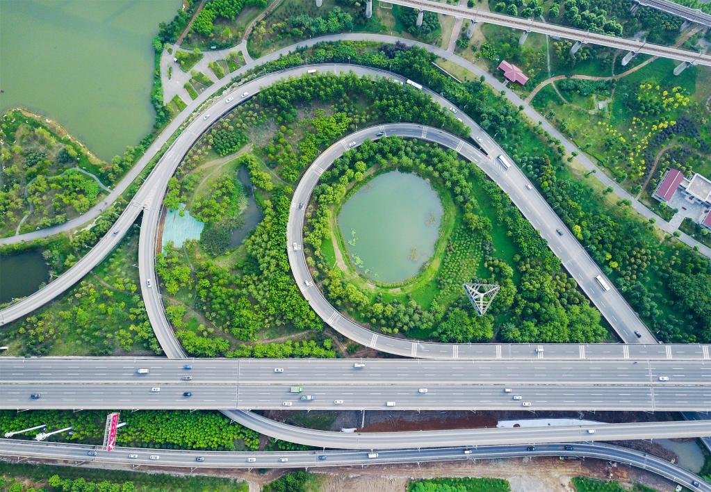 无人机航拍的武汉市青山区戴家湖公园（资料图片）。新华社记者 王建华 摄