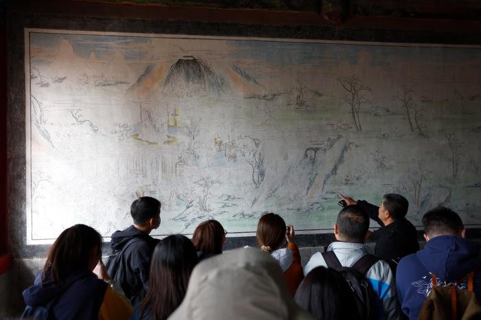 图为北京大运河源头遗址公园都龙王庙正殿内的壁画。中新社记者 富田 摄