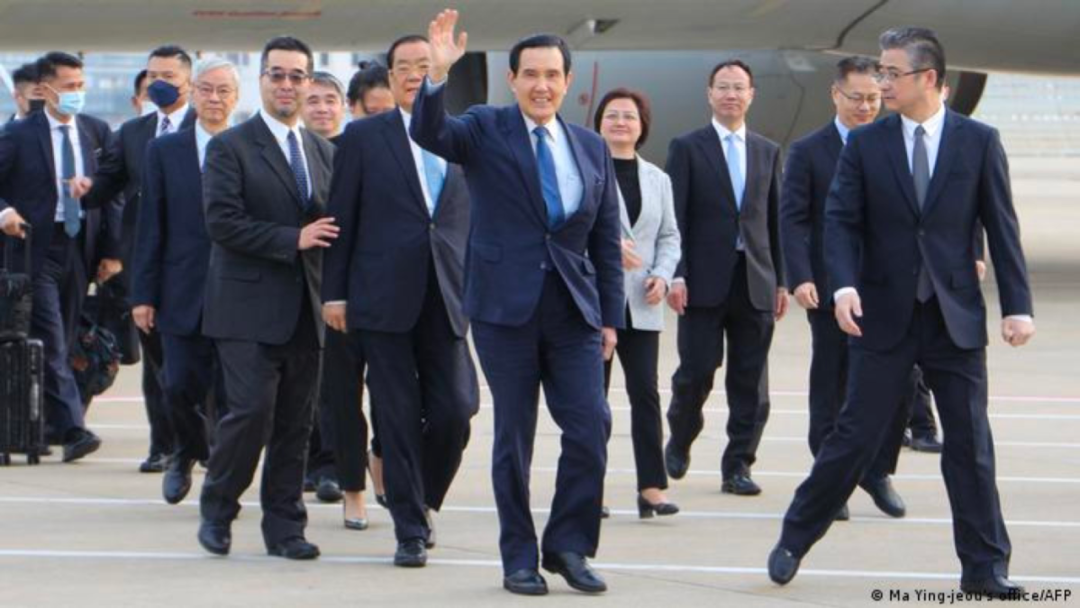 马英九3月27日抵达上海浦东国际机场,展开他首次访陆行程。图源:法新社