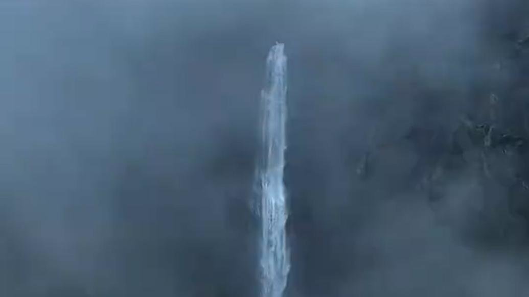 惊艳！庐山瀑布一航拍就成了动态山水画