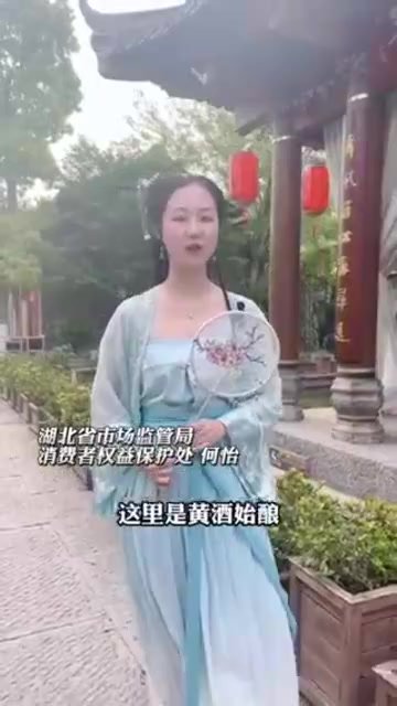 听泉鉴宝直播自称北大粉丝，实为节目效果玩梗,鉴宝主播,北京大学学历,听泉鉴宝,网络热议,听泉鉴宝学历争议,鉴宝主播直播影响,第1张