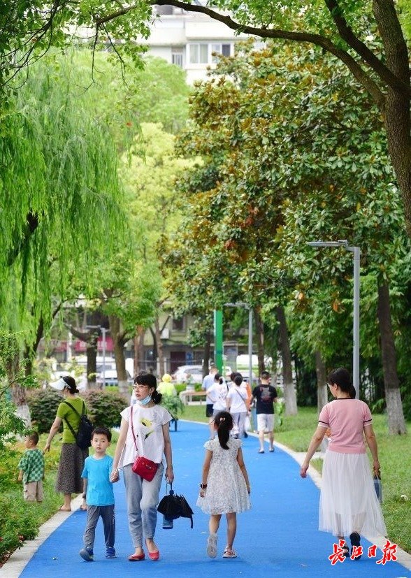 菱角湖公园跑道。李永刚 摄