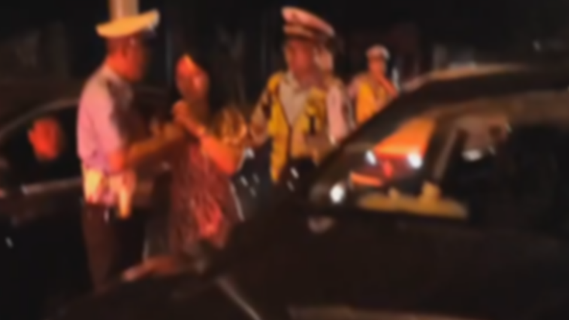 娄底宝马女司机醉驾撞人拖行案一审开庭：其承认第一时间知道撞人。因案情复杂，法院宣布择期宣判