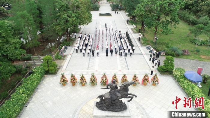 图为缅怀仪式现场。　叶挺纪念馆供图