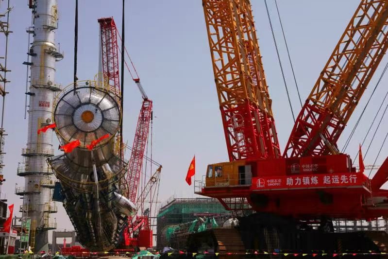 中国石化镇海基地二期项目超大设备成功首吊