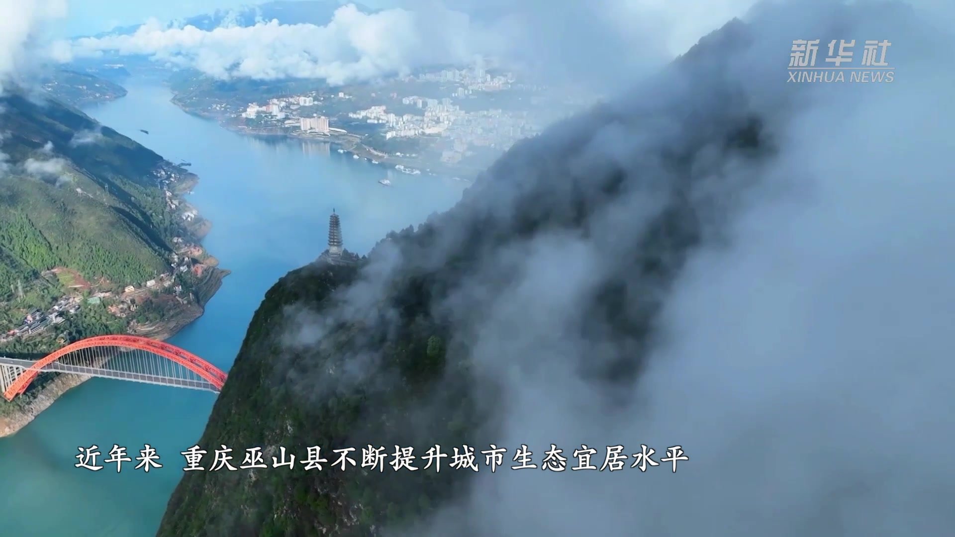 朝云下的长江巫峡