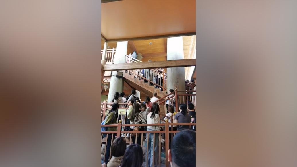 游客因排队打架，工作人员：或因排队时间过久