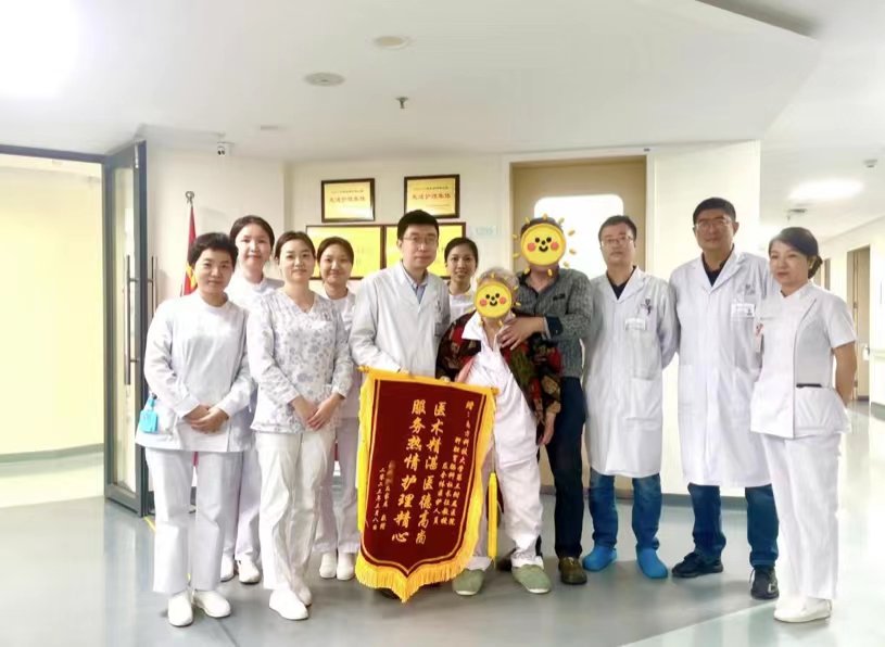年龄不是禁忌！85岁老人切除3斤重肠道肿瘤