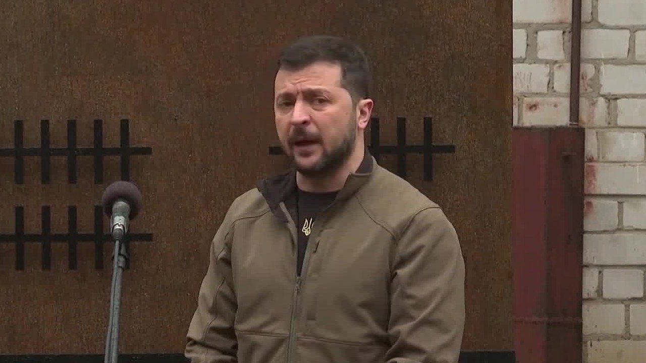 俄乌相互指责，西方国家集体沉默，咖啡馆爆炸案的幕后黑手究竟是谁？