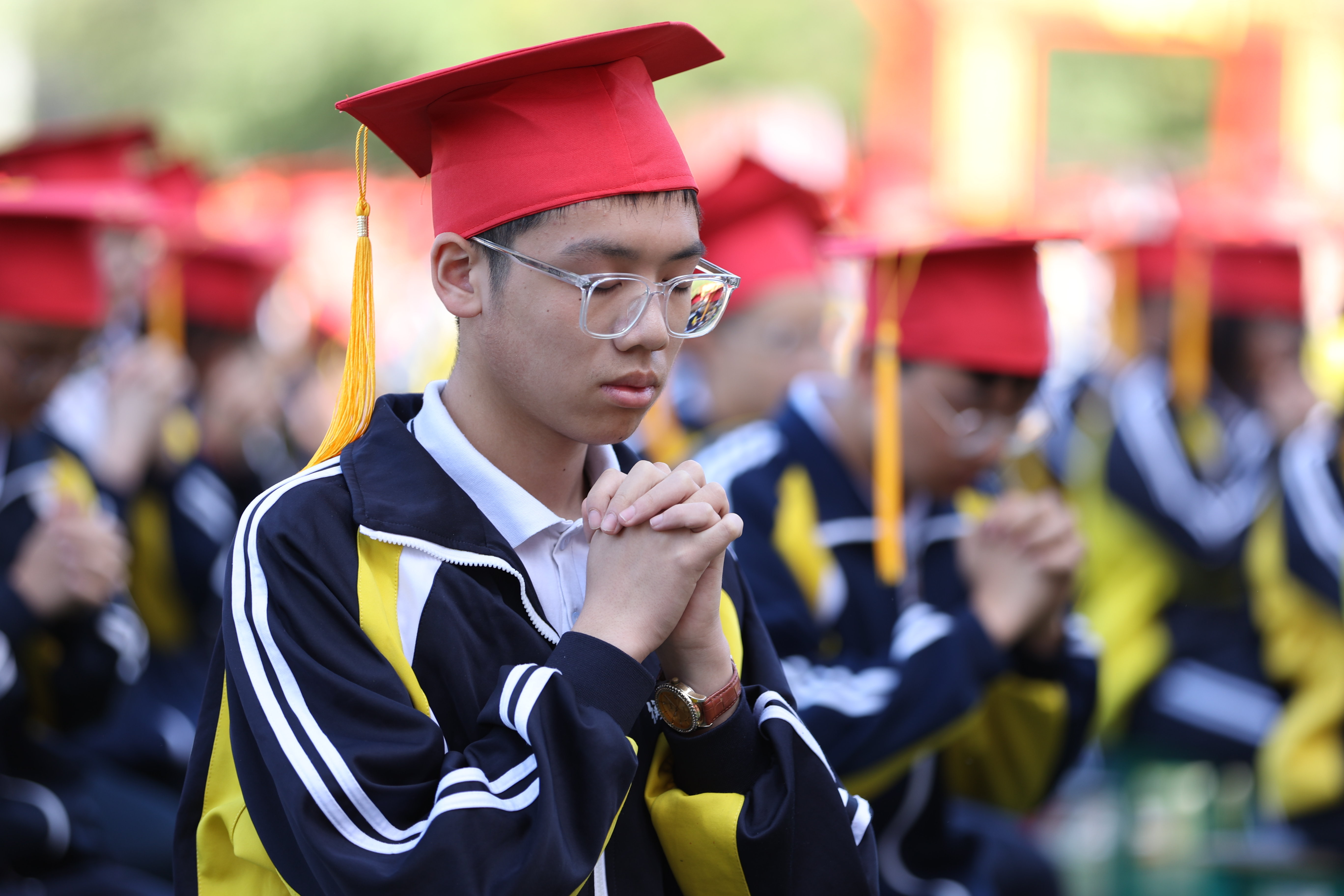 十八而志梦起航，不负韶华勇担当—衡水市第二中学举行第十一届学生十八岁成人礼