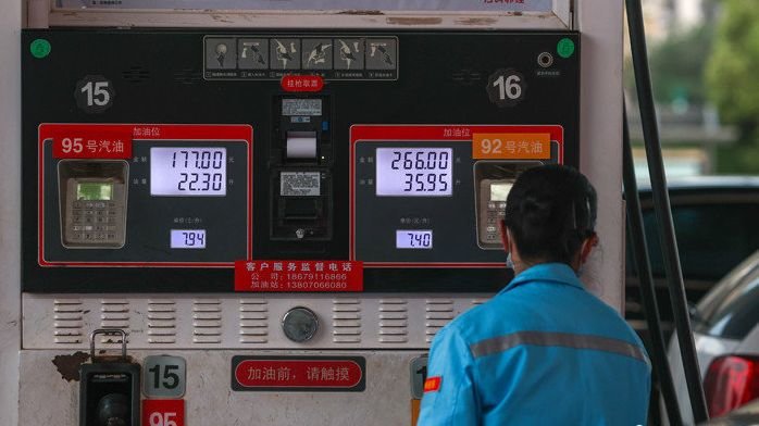 中国成品油价迎年内最大涨幅 95号汽油将全面重返“8元时代”_凤凰网