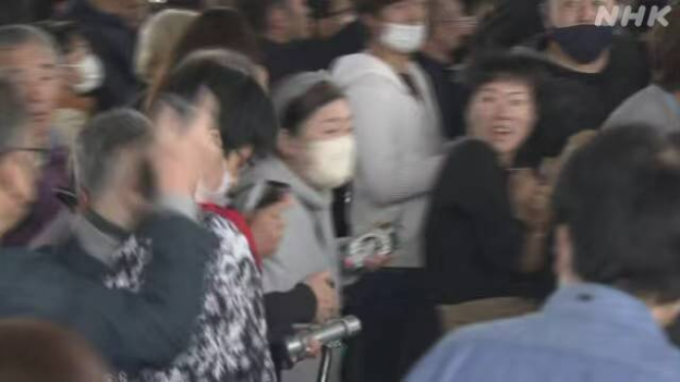 ▎人群中手持爆炸物的木村隆二。