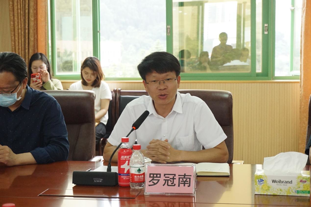 三水实验中学校长、党总支书记 罗冠南