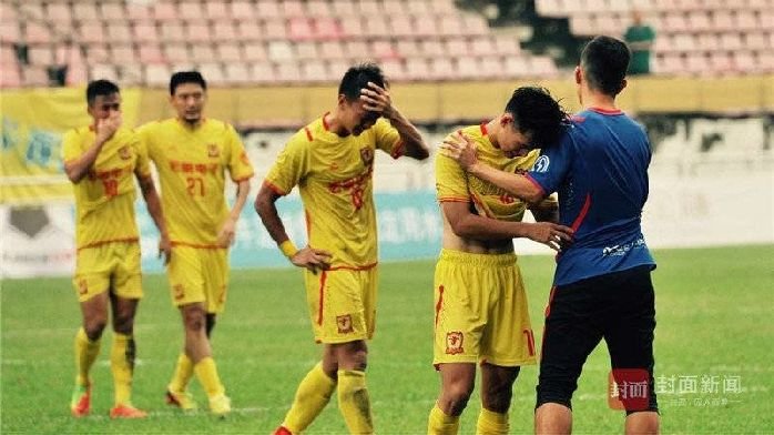 转会风波落幕詹姆斯正式成为快船核心领袖