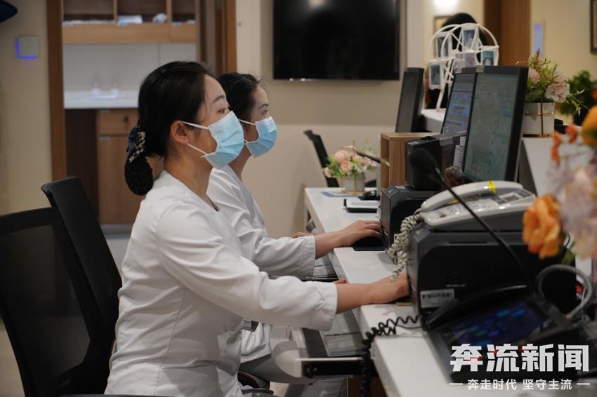 跪地救人的护士姐妹花获见义勇为奖：下次还会冲上去