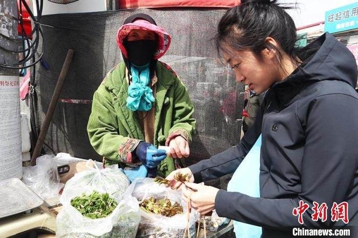 东北传统乡村集市历久弥新：从“赶集”到“赶时髦”