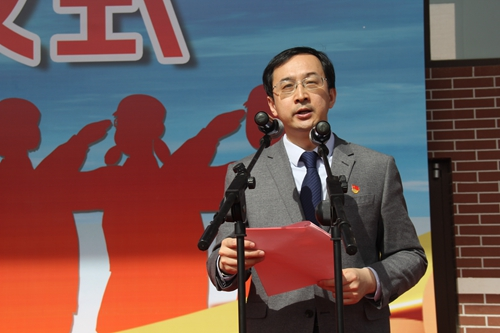 副院长张旭鹏主持军训开营仪式