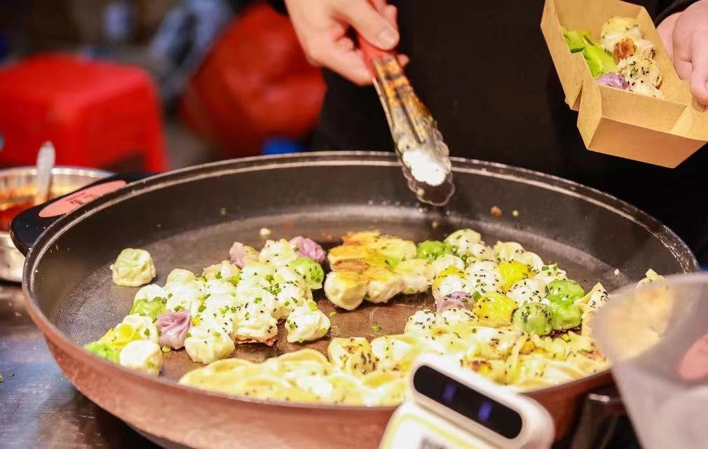 逛花市、吃美食……“白加黑”合肥海卉花市真宝藏！