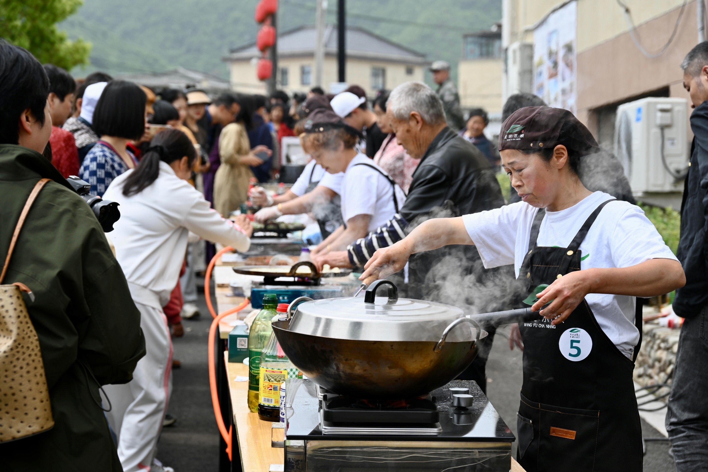 这场开在村里的文化节  主打茶文化扩宽村民致富路