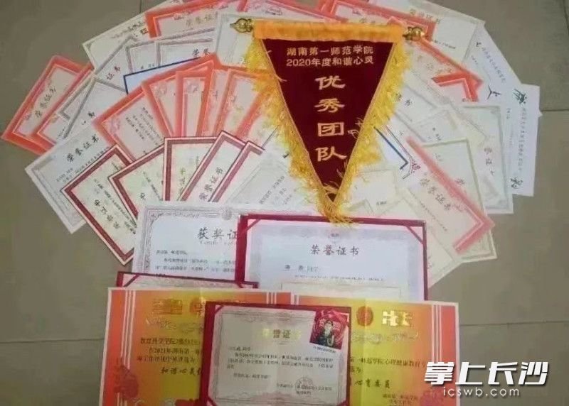 在校期间，她们获得了许多荣誉。