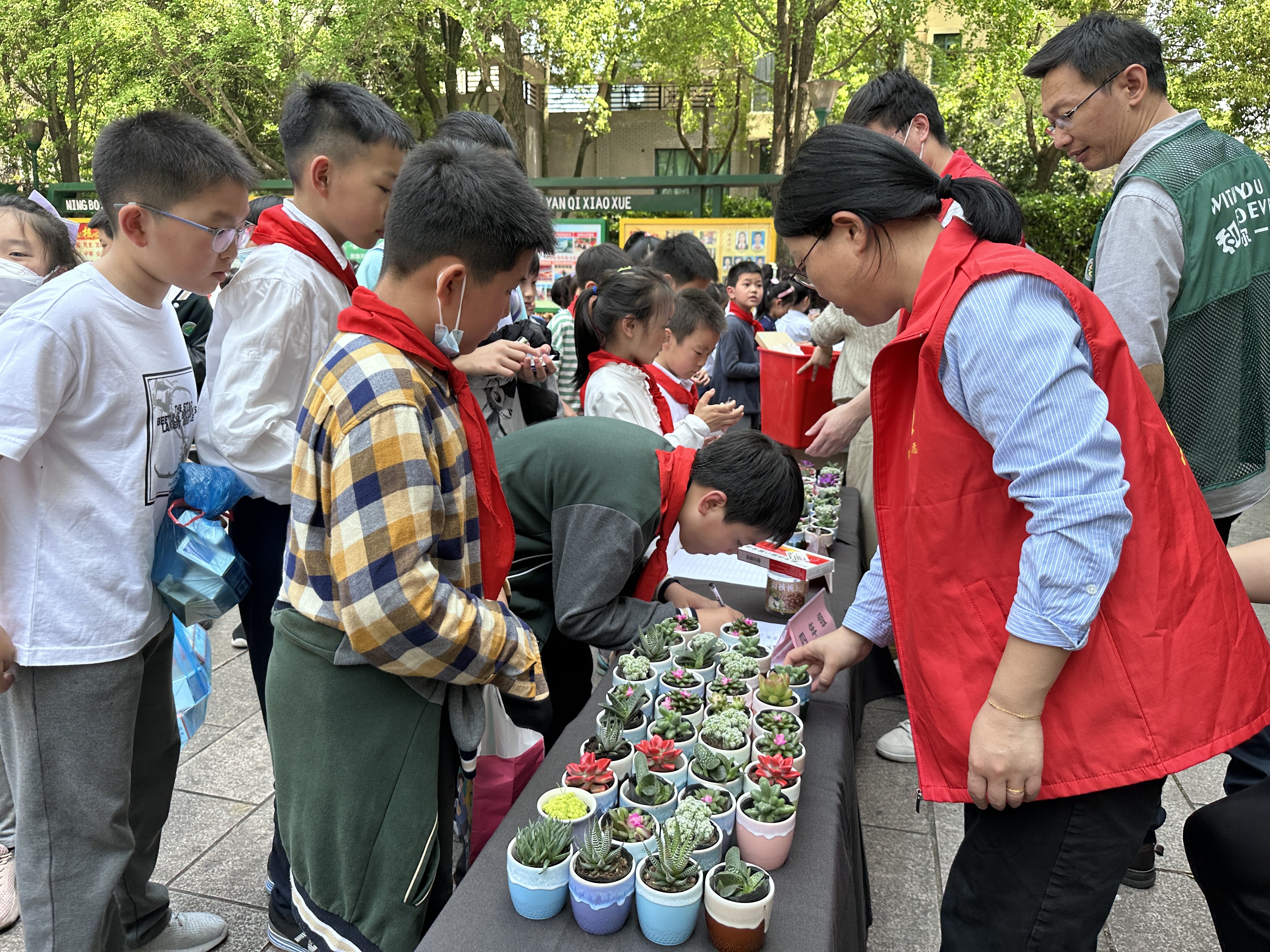 特别的爱给可爱的你        ——有害换有爱垃圾分类活动