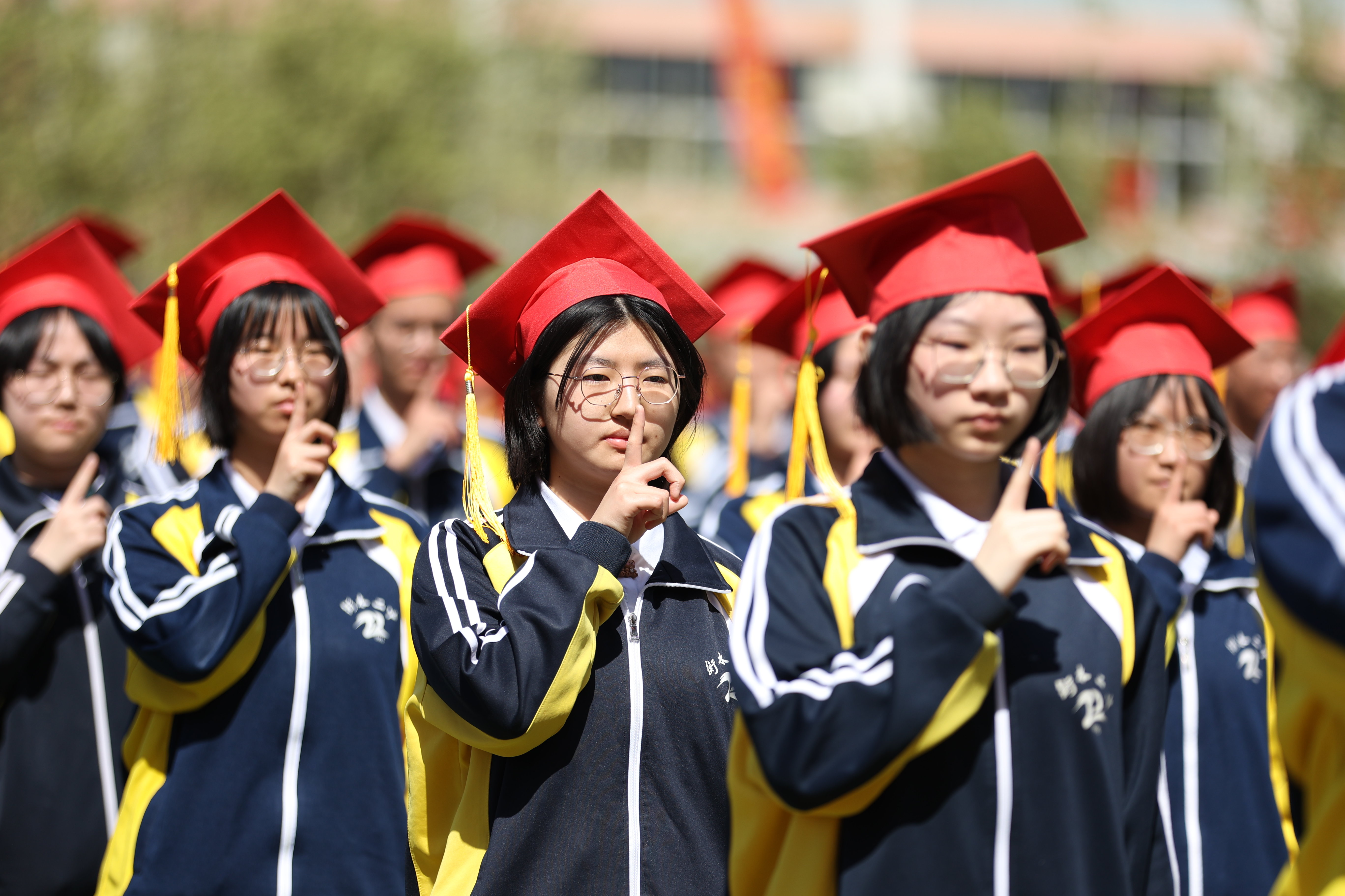 十八而志梦起航，不负韶华勇担当—衡水市第二中学举行第十一届学生十八岁成人礼