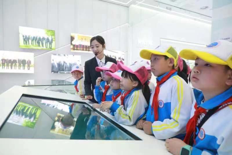 保定师范附属学校师生走进高碑店，研学课堂在身边绿色理念入心间