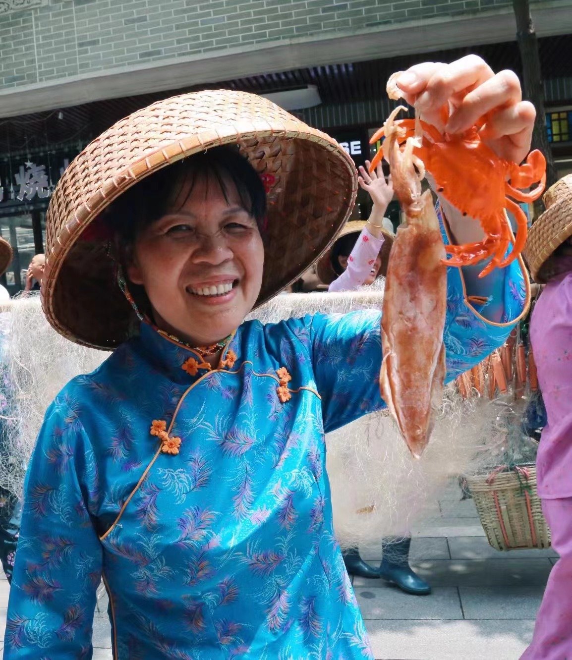 凤观西乡|北帝出位、特色大巡游、千岁盆菜宴......深圳最大庙会进行中