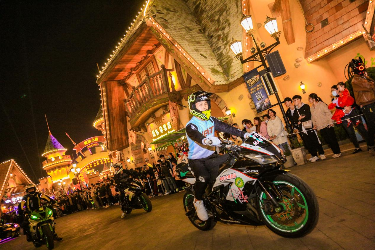 机车巡游、真人机甲天团震撼集结！济南融创文旅城彩烟机车音乐节429燃情上演