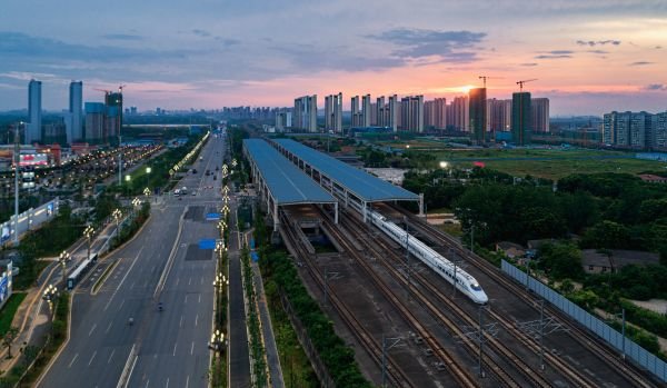 武汉地铁11号线已经延伸到了葛店南站。 通讯员葛年华 摄