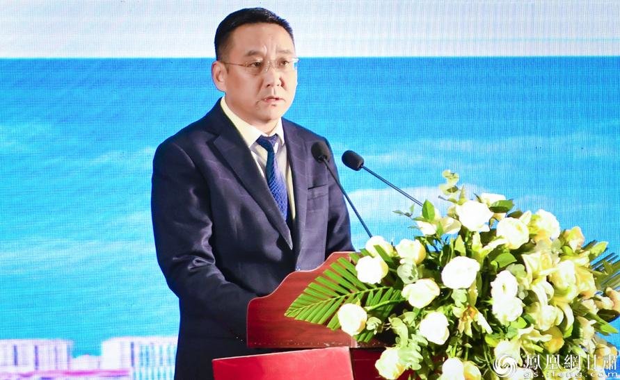 兰州新区党工委委员、管委会副主任张勇诚邀客商前来考察投资 李果繁 摄