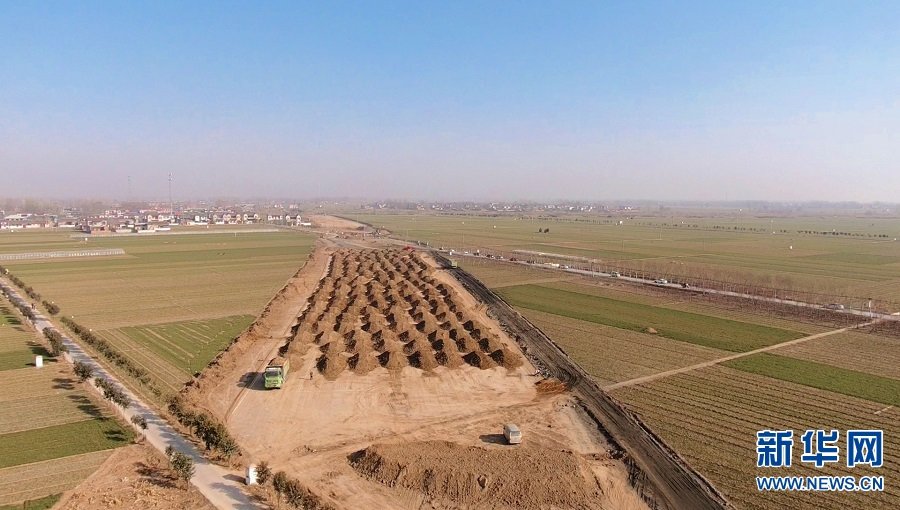 河南兰太高速二标施工现场。（无人机照片）