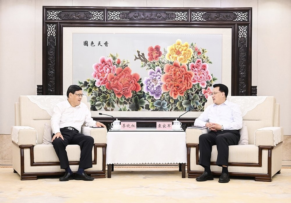 4月17日下午，市委书记袁家军会见中国工程院党组书记、院长李晓红一行。苏思 摄