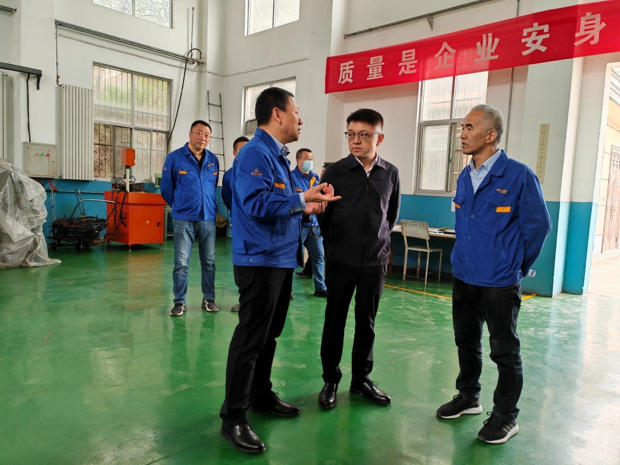 凤翔区委书记王宏强调研"三个年"活动推进及"四型"社区建设情况凤凰网