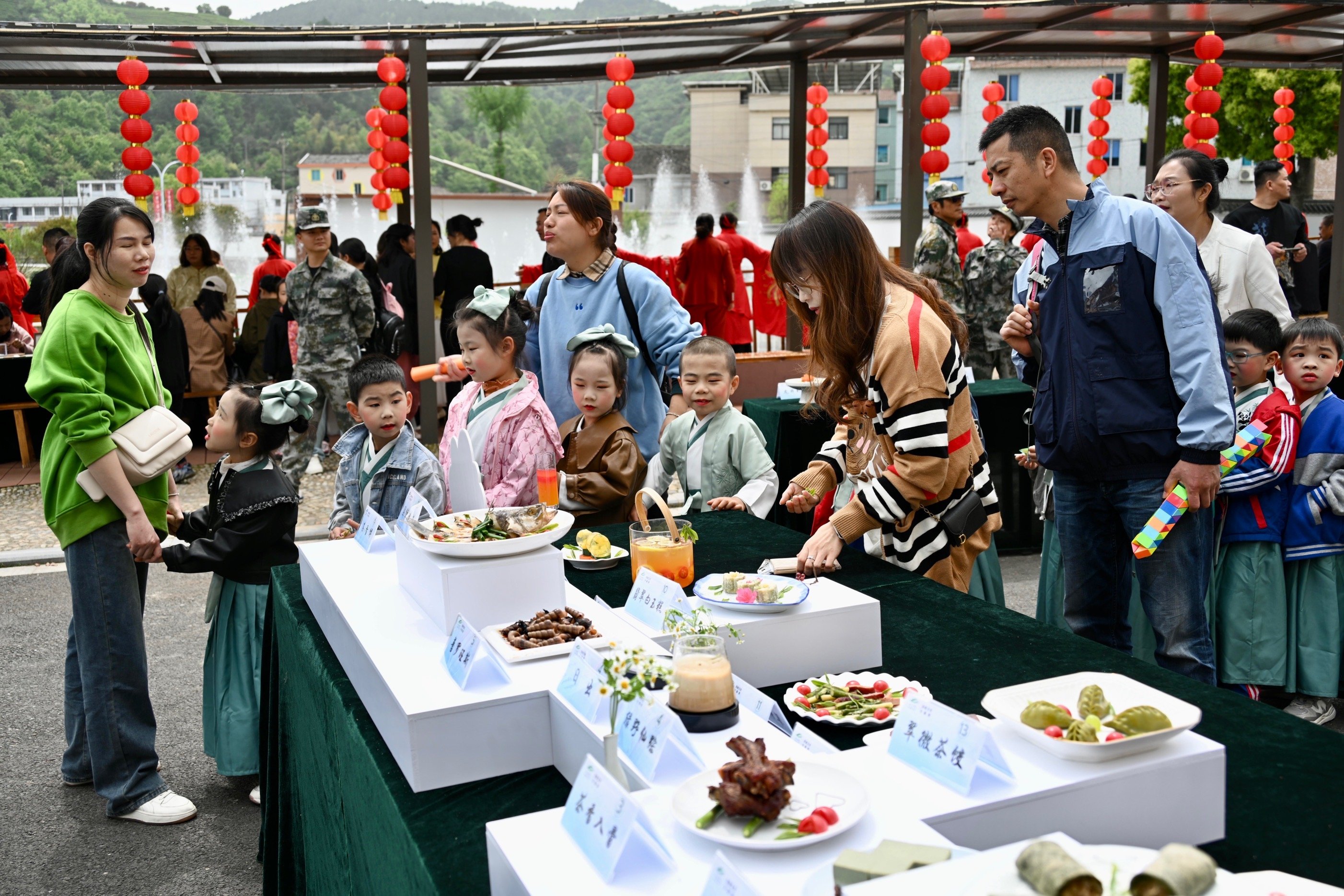 这场开在村里的文化节  主打茶文化扩宽村民致富路