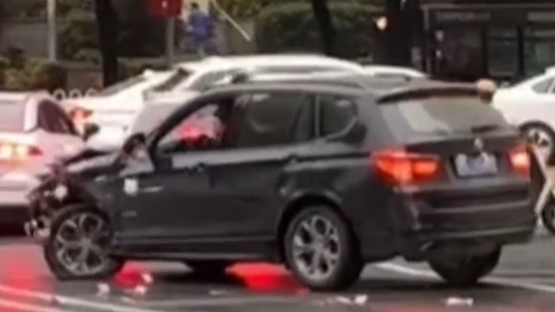 廣州私家車鬧區撞人群致五死十三傷 男司機一審判死刑 - 新浪香港