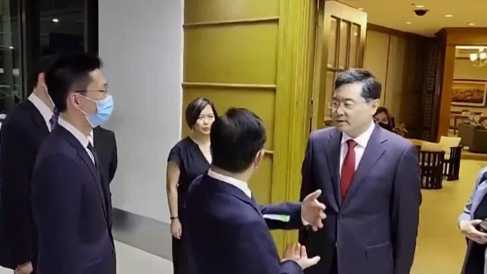 秦刚抵达菲律宾 展开3天访问行程_凤凰网视频_凤凰网