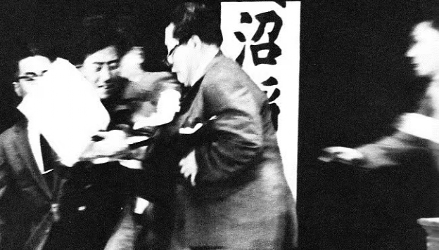 ▎浅沼稻次郎遇刺现场。