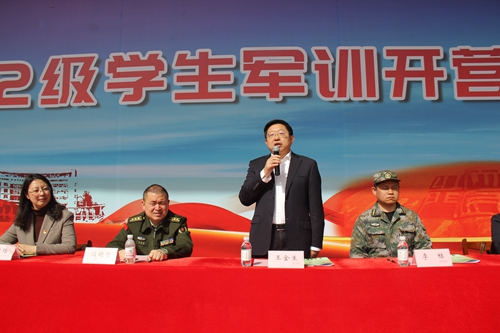 党委书记王金生宣布2022级学生军训开营