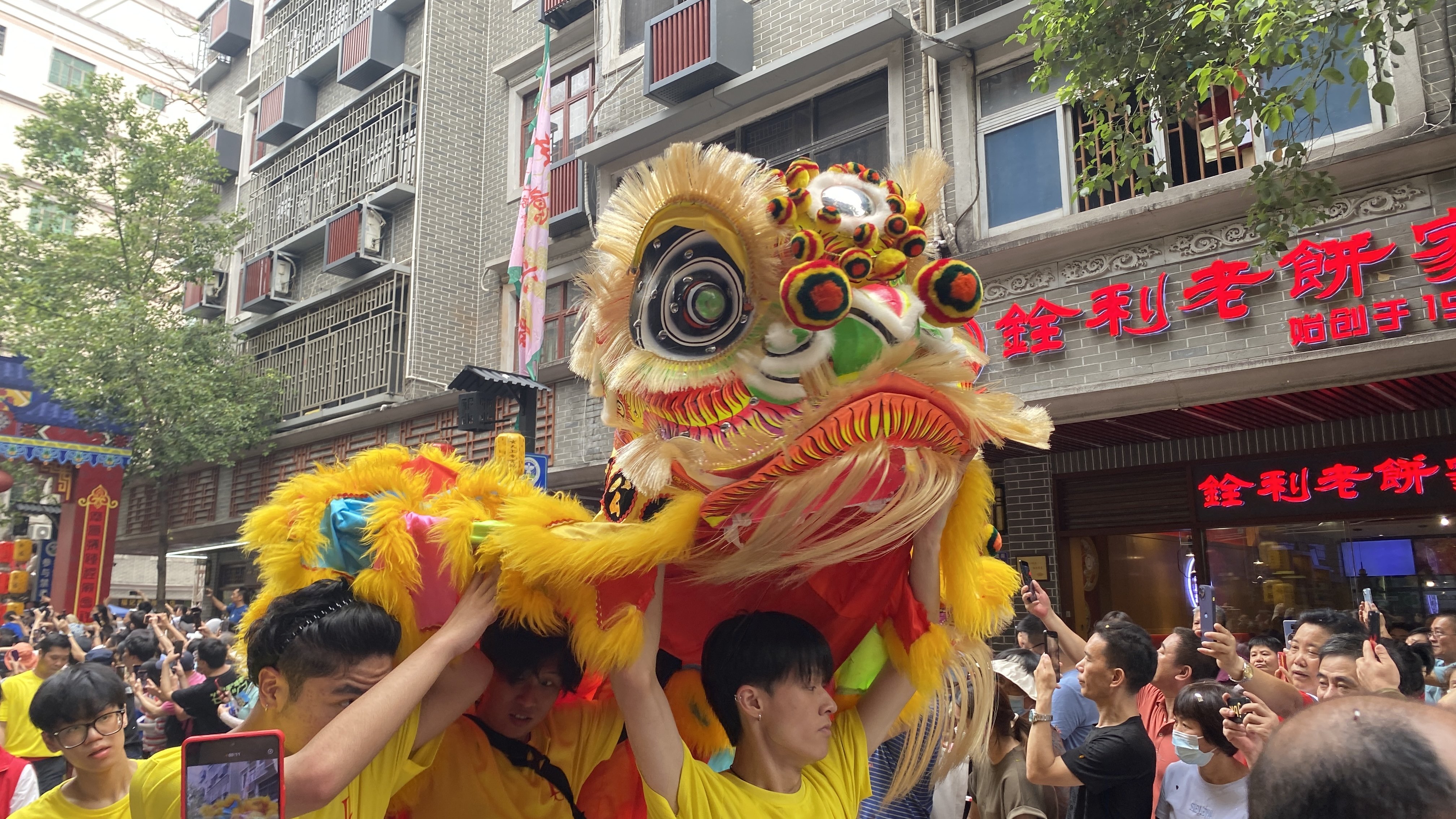 凤观西乡|北帝出位、特色大巡游、千岁盆菜宴......深圳最大庙会进行中