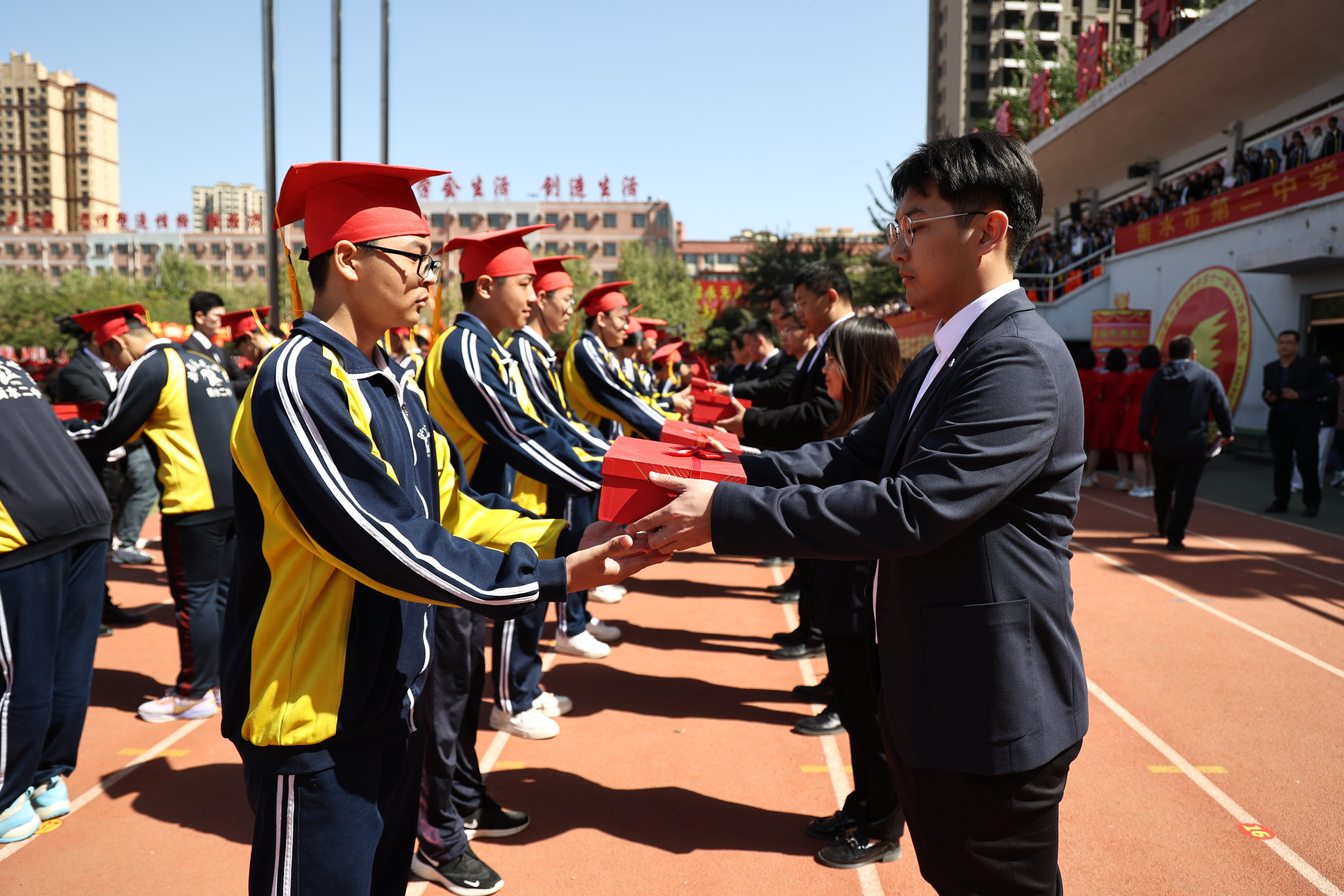 十八而志梦起航，不负韶华勇担当—衡水市第二中学举行第十一届学生十八岁成人礼