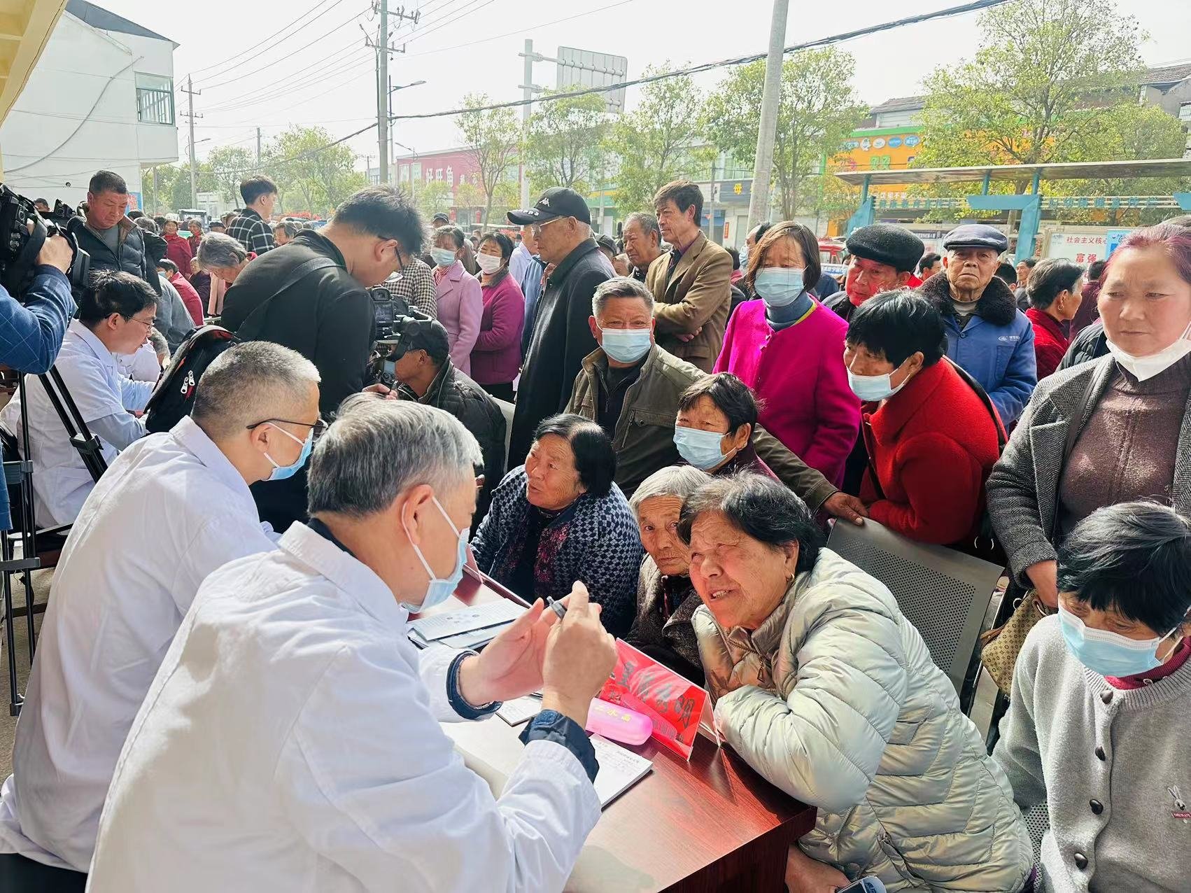小镇上来了南京“乡贤”医生—“健康乡村行”走进涟水