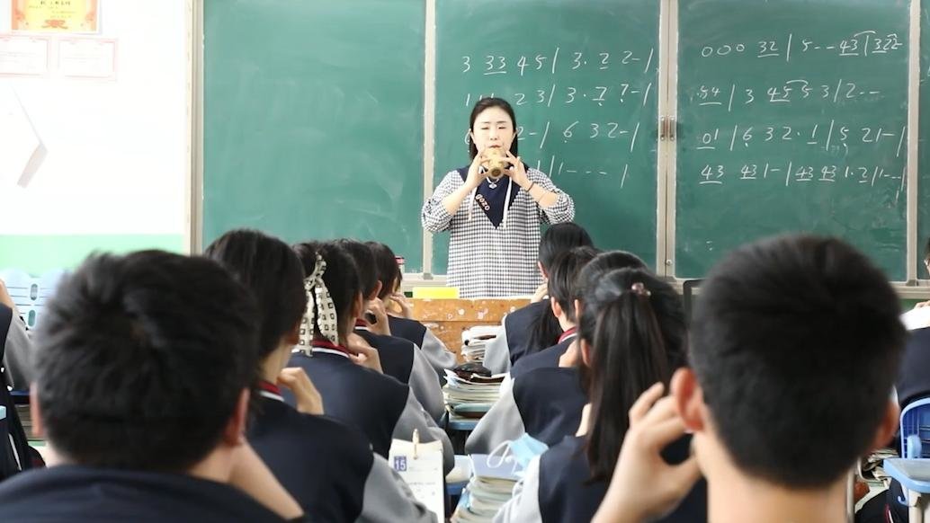 河南一中学教学生吹埙，学生：把古老的乐器传承下来