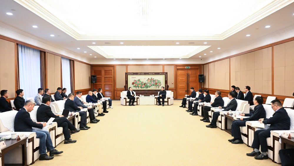 4月24日，市委书记袁家军会见洪泰基金创始人、董事长盛希泰一行。苏思 摄/视觉重庆