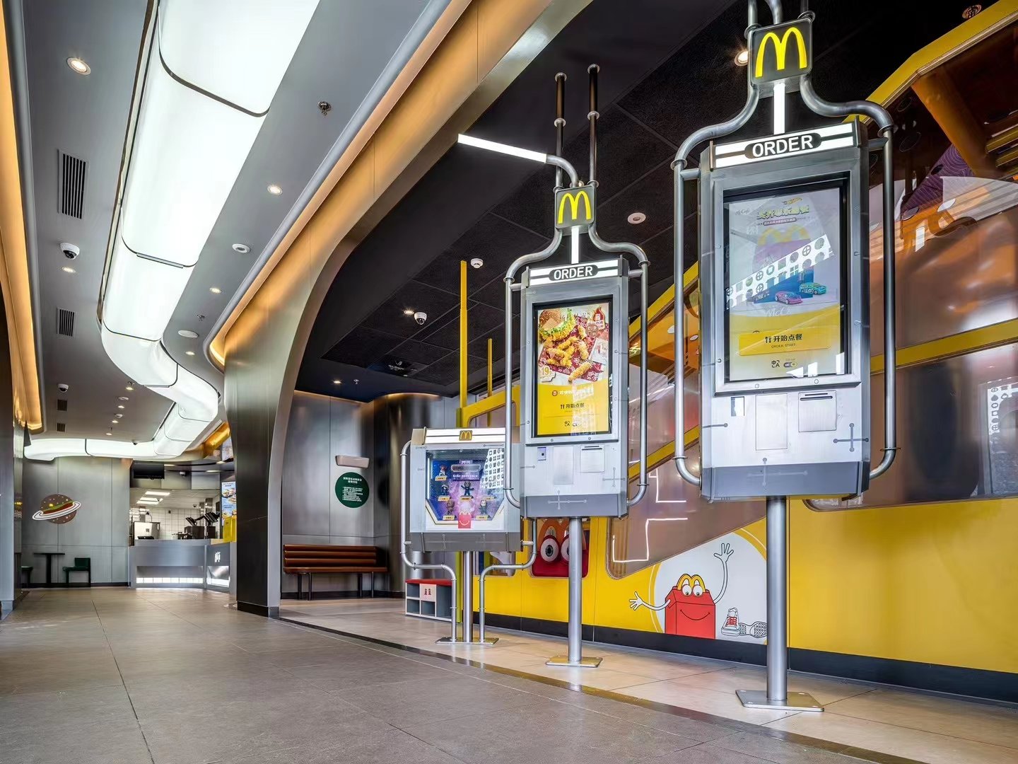 麦当劳中国首家太空亲子餐厅-武汉麦当劳金银湖199+餐厅点餐机
