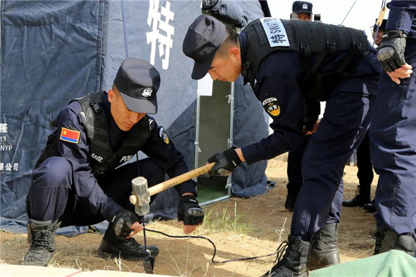 战味十足!看滨州公安特巡警山地拉练