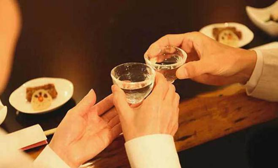 老酒故事|用一款酒让工作死灰复燃
